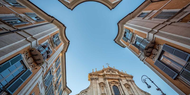 周易32卦:从卦象智慧到八字占卜的千年传承